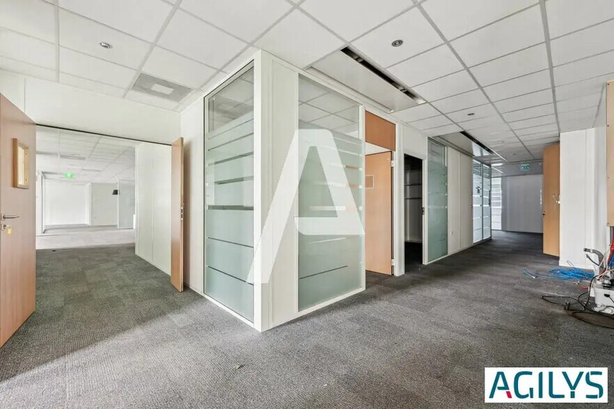 Light Industrial in Rungis to rent - Interior Photo - Image 1 of 5