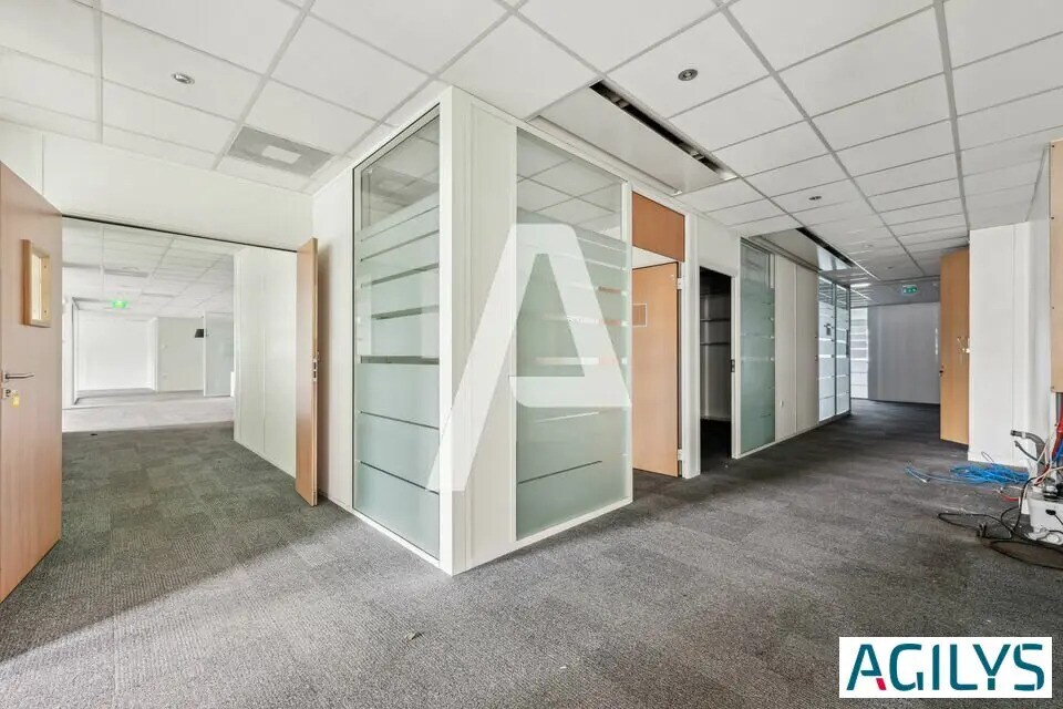 Light Industrial in Rungis to rent Interior Photo- Image 1 of 6