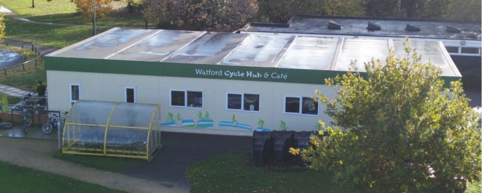 Chaffinch Ln, Watford to rent - Building Photo - Image 2 of 2