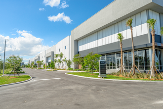 311 Racetrack Loop, Pompano Beach, FL to rent Interior Photo- Image 2 of 16