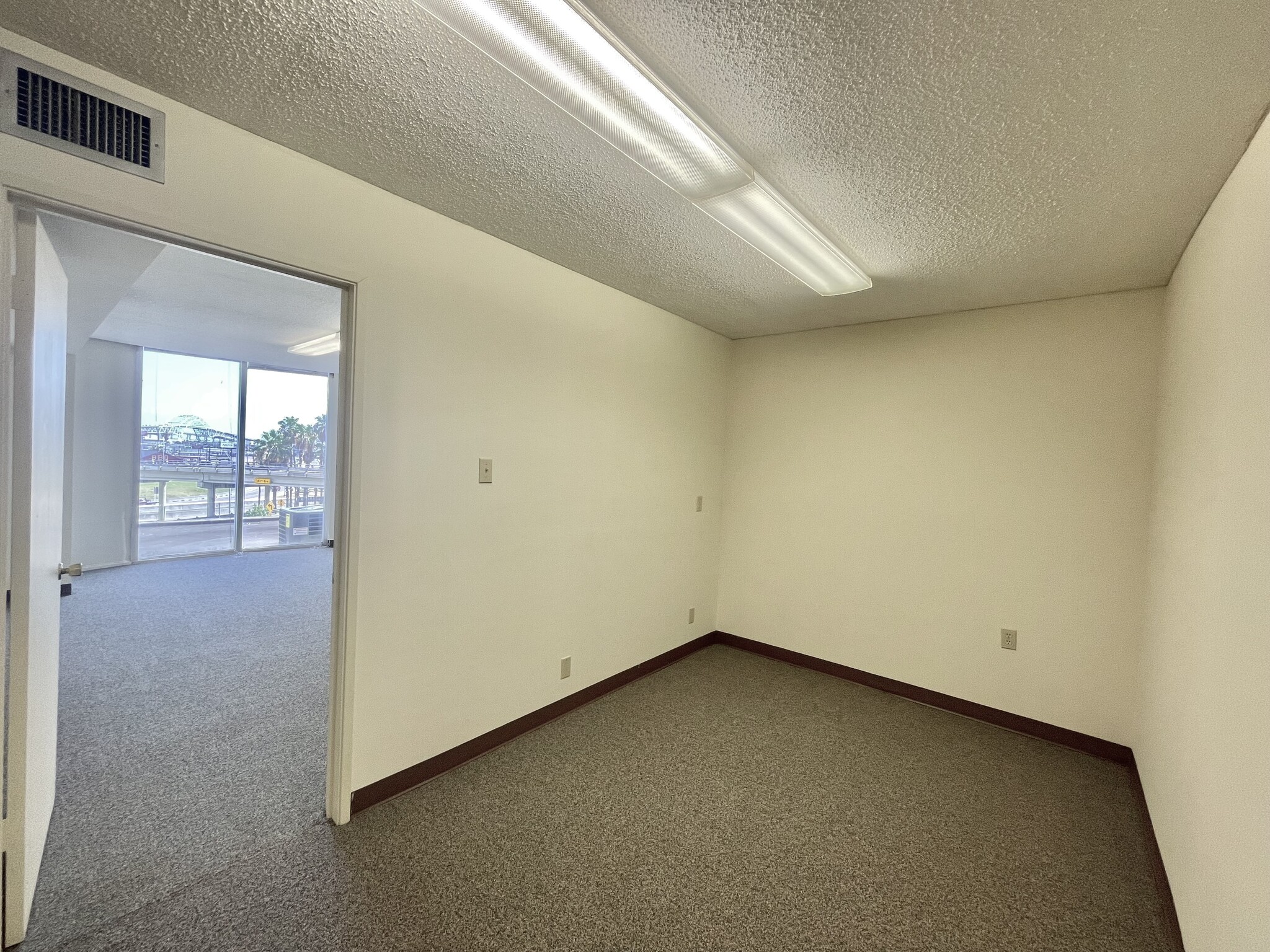 710-724 Buffalo St, Corpus Christi, TX for rent Interior Photo- Image 1 of 6