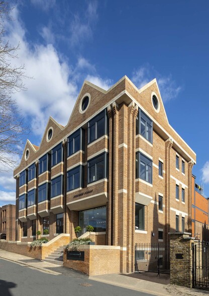 Little Green, Richmond to rent - Building Photo - Image 2 of 4