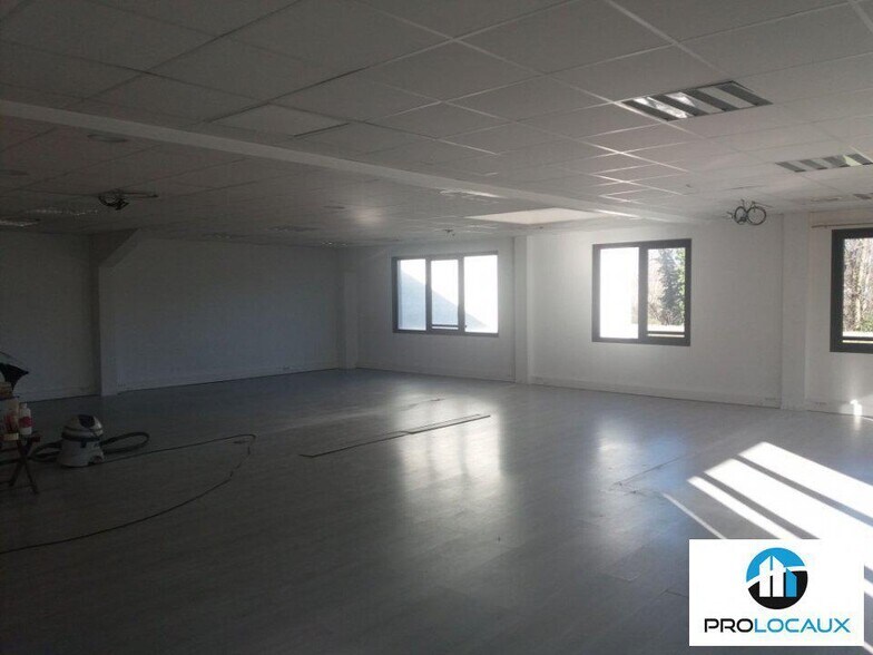 Office in Seyssins to rent - Interior Photo - Image 2 of 3