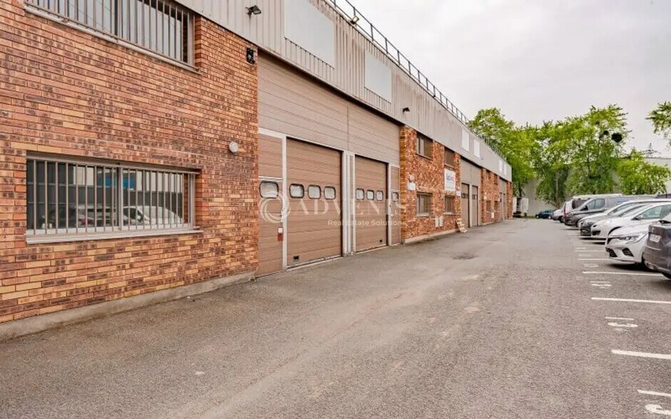 Light Industrial in Lisses to rent - Building Photo - Image 1 of 7