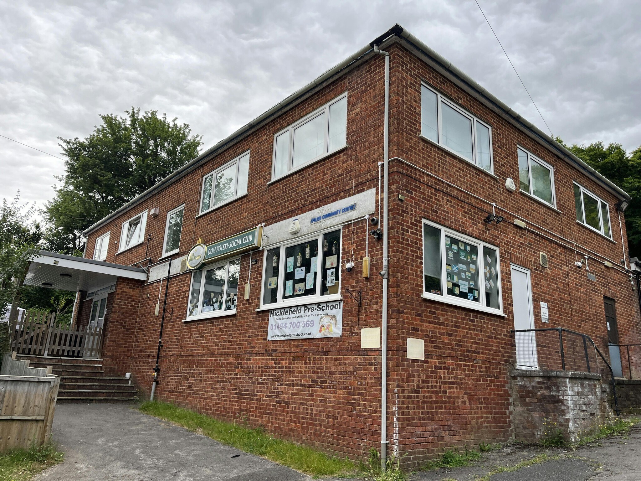 Forest Way, High Wycombe to rent Building Photo- Image 1 of 18