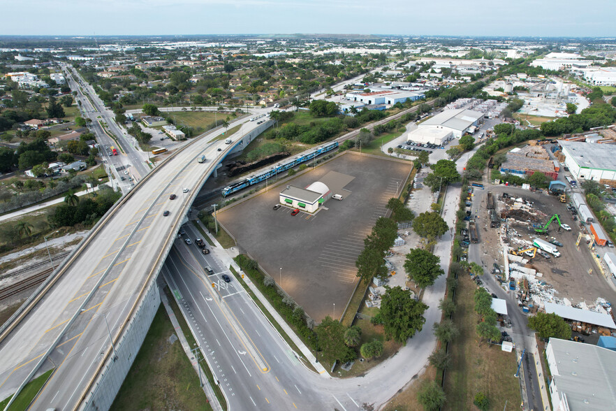 1377 Hammondville Rd, Pompano Beach, FL for rent - Building Photo - Image 1 of 9