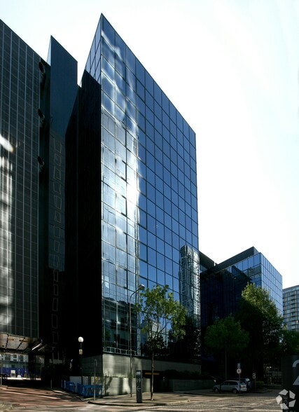 8-9 Harbour Exchange Sq, London to rent - Building Photo - Image 2 of 2