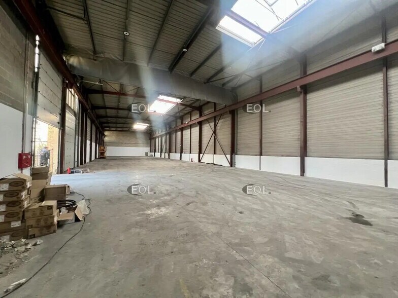 Light Industrial in Le Thillay to rent - Building Photo - Image 2 of 4