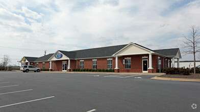 1430-1432 2nd St NE, Hickory, NC for sale Primary Photo- Image 1 of 1