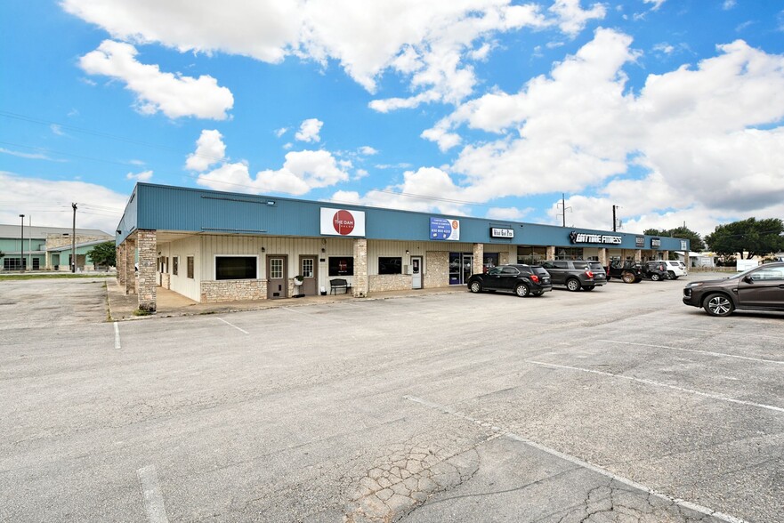 1175 FM 2673, Canyon Lake, TX for rent - Building Photo - Image 1 of 8