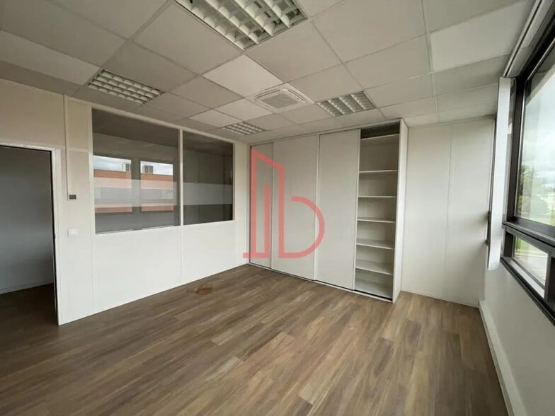 Office in Mérignac to rent - Interior Photo - Image 3 of 5