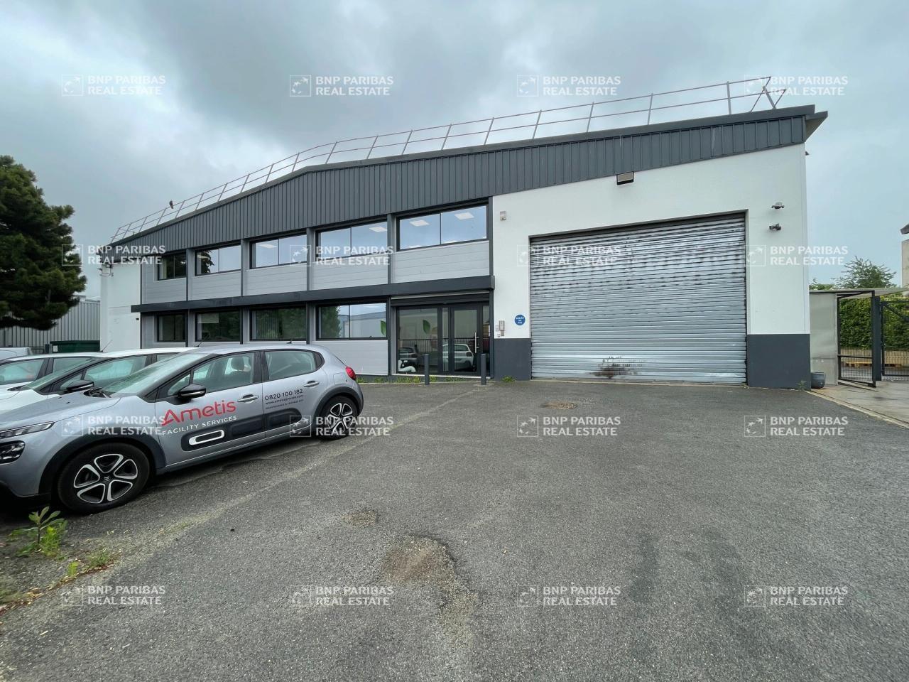 Light Industrial in Morangis to rent Building Photo- Image 1 of 10