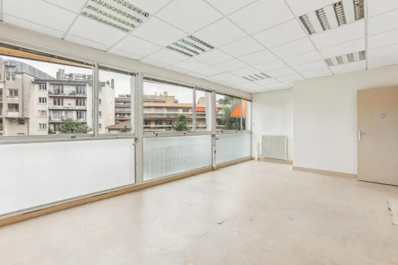 6 Rue Léon Renault, Les Lilas for sale - Building Photo - Image 1 of 11