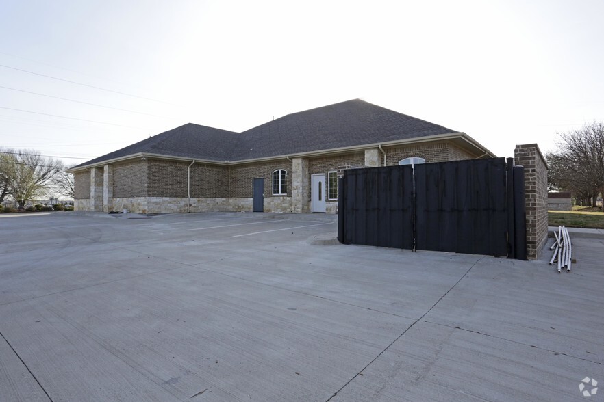 3313 Naaman School Rd, Garland, TX for rent - Building Photo - Image 2 of 11