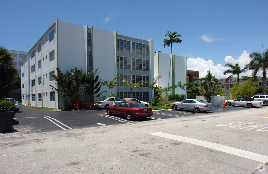 1080 93rd St, Bay Harbor Islands, FL for sale - Building Photo - Image 3 of 9