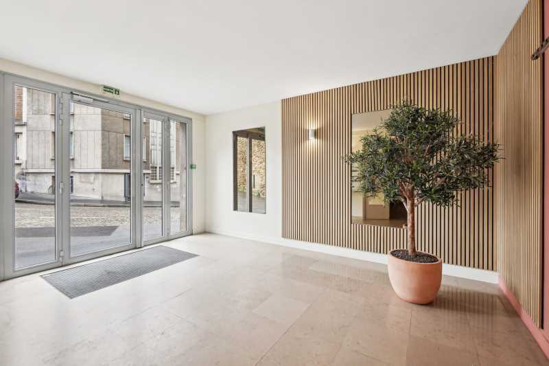 Office in Paris for sale - Lobby - Image 1 of 9