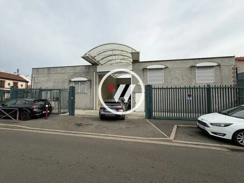 Industrial in Bezons to rent - Building Photo - Image 1 of 10