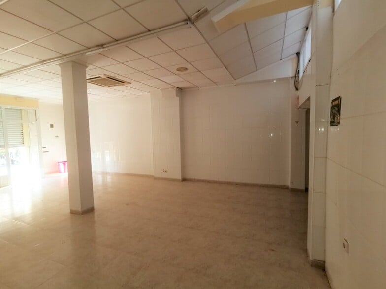 Retail in València, Valencia to rent - Building Photo - Image 3 of 6
