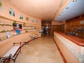 Retail in Alcalá de Henares, Madrid to rent Interior Photo- Image 2 of 7