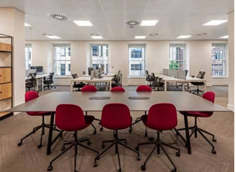 2 Castle Ter, Edinburgh to rent Interior Photo- Image 1 of 5