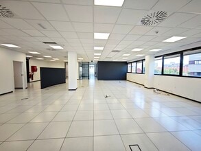 Retail in Madrid, Madrid to rent Interior Photo- Image 1 of 6