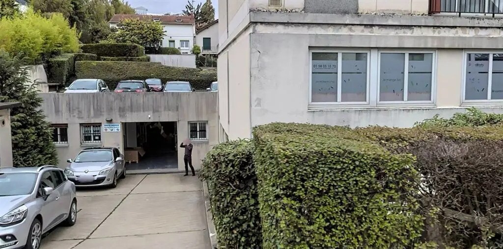 Retail in Rueil-Malmaison to rent Building Photo- Image 1 of 3