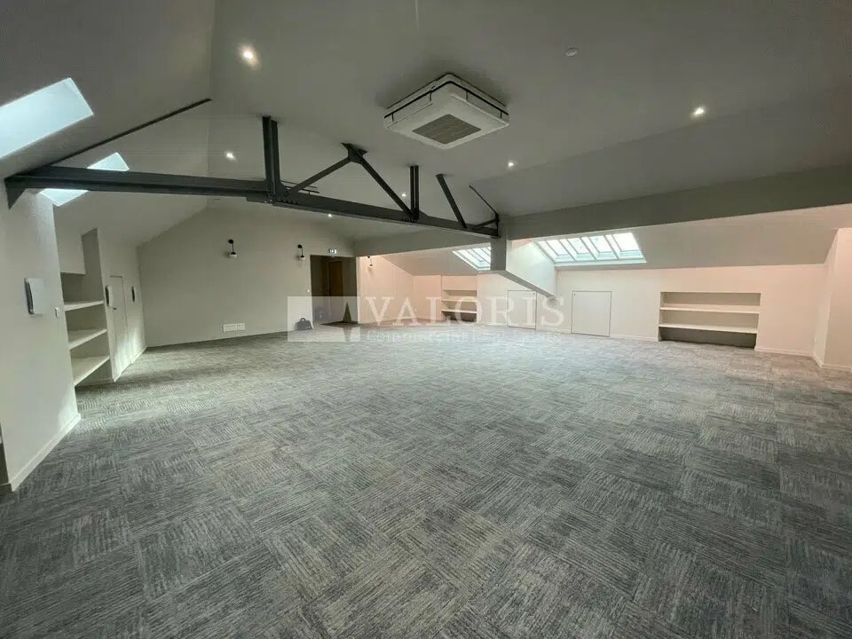 Office in Lyon to rent Building Photo- Image 1 of 6
