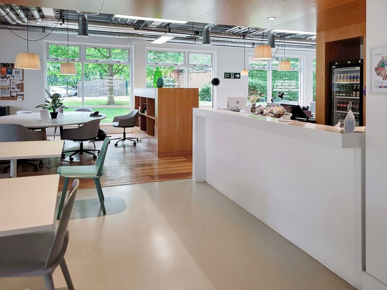 1 Gerrards Cross, Gerrards Cross to rent - Building Photo - Image 1 of 17