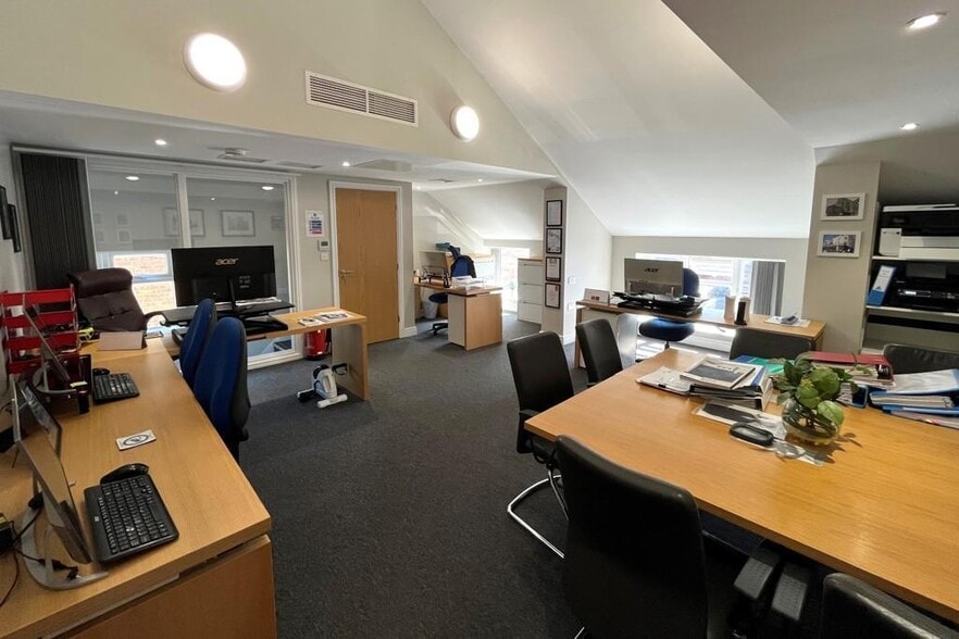 7-8A Spital Rd, Maldon to rent - Building Photo - Image 3 of 9