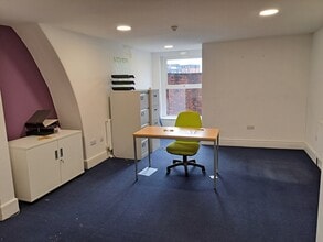 25 Queen St, Oldham for sale Interior Photo- Image 1 of 10