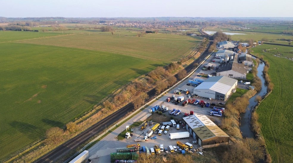 Unit 8 Cherwell Valley Business Park, Adderbury, Twyford to rent - Primary Photo - Image 1 of 1