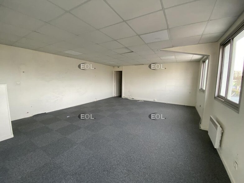 Light Industrial in Saint-Michel-sur-Orge to rent - Interior Photo - Image 3 of 4