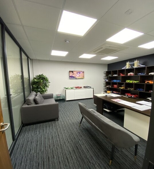 Rounds Green Rd, Oldbury to rent - Interior Photo - Image 2 of 3