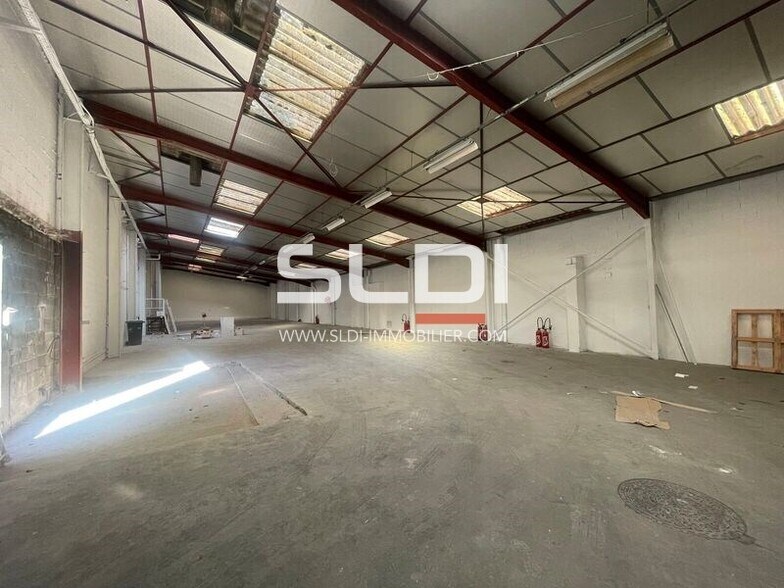 Light Industrial in Villeurbanne to rent - Building Photo - Image 3 of 6