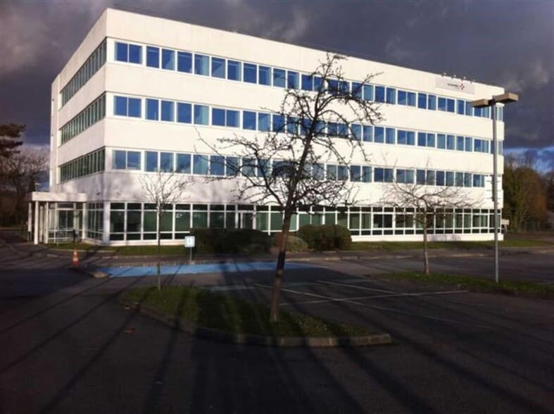 157 Rue De La Minière, Buc for sale - Building Photo - Image 1 of 6
