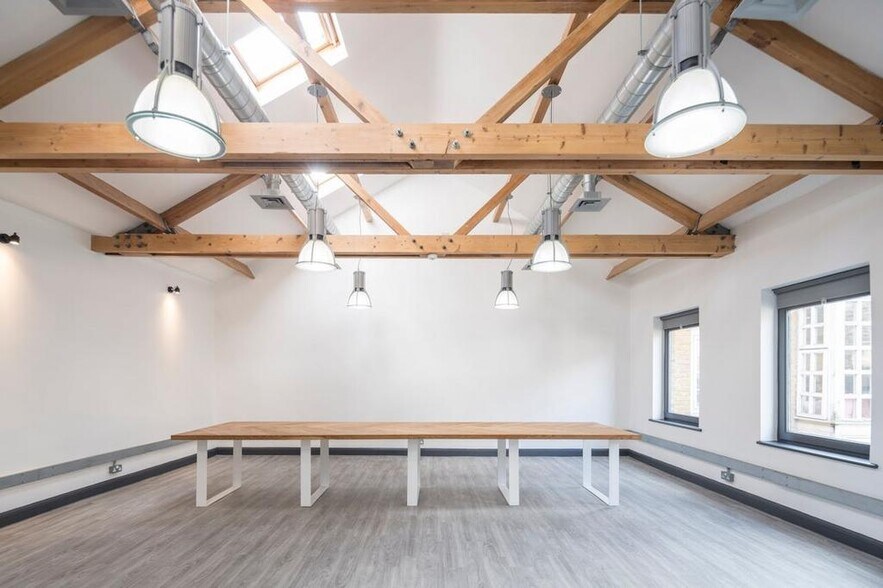 1-3A Chapel Pl, London to rent - Interior Photo - Image 2 of 40