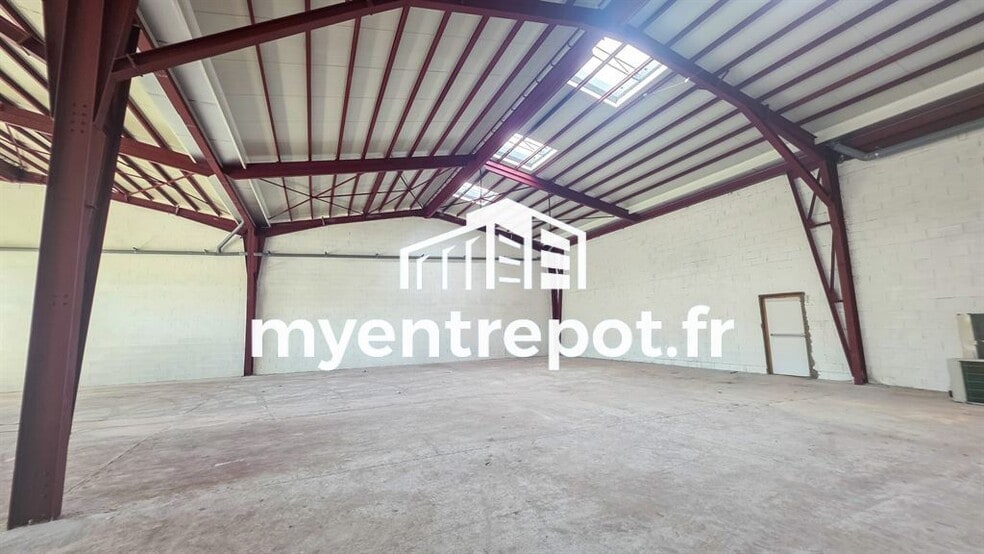 Avenue De La Fleuride, Aubagne to rent - Interior Photo - Image 1 of 7