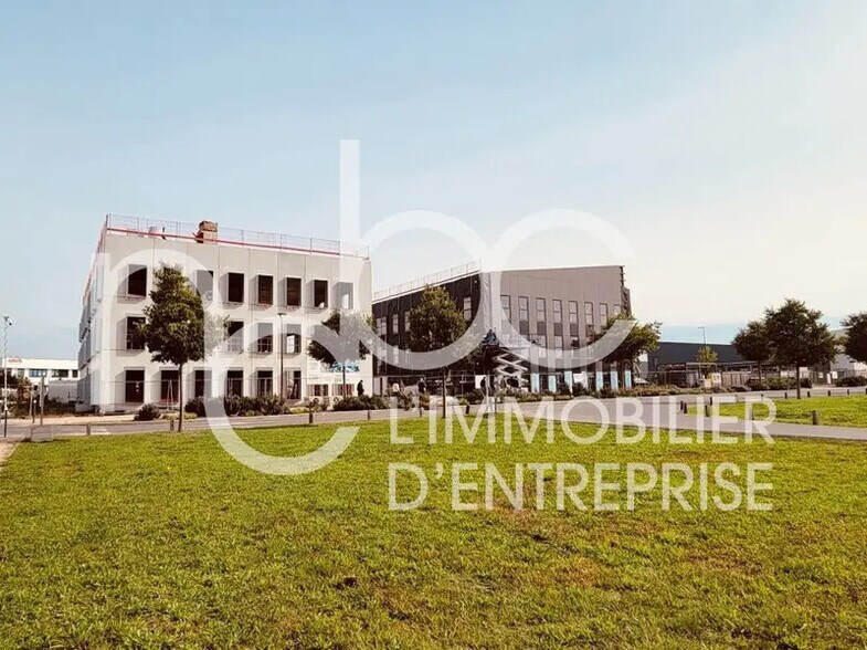 Office in Genas for sale - Building Photo - Image 1 of 10