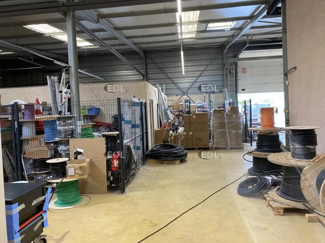 Light Industrial in Chassieu to rent Interior Photo- Image 1 of 11