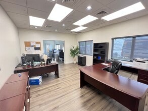 4003-4015 NE 6th Ave, Oakland Park, FL to rent Interior Photo- Image 1 of 15