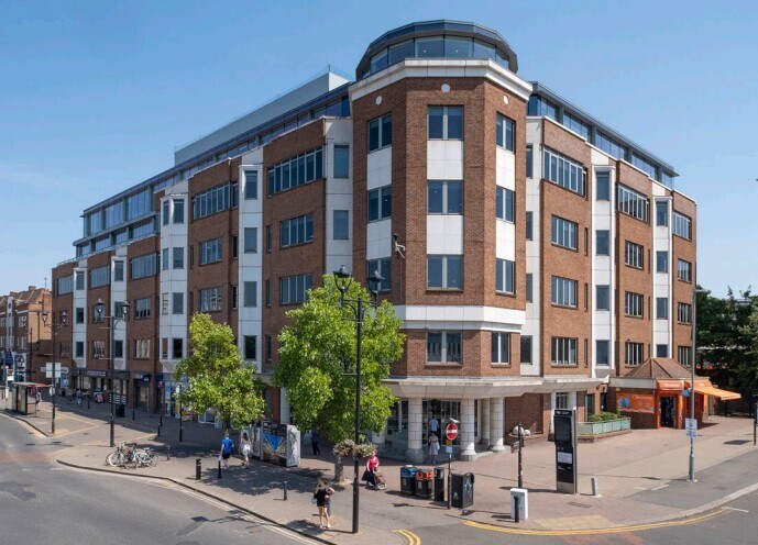 St. Marks Hl, Surbiton to rent Building Photo- Image 1 of 9