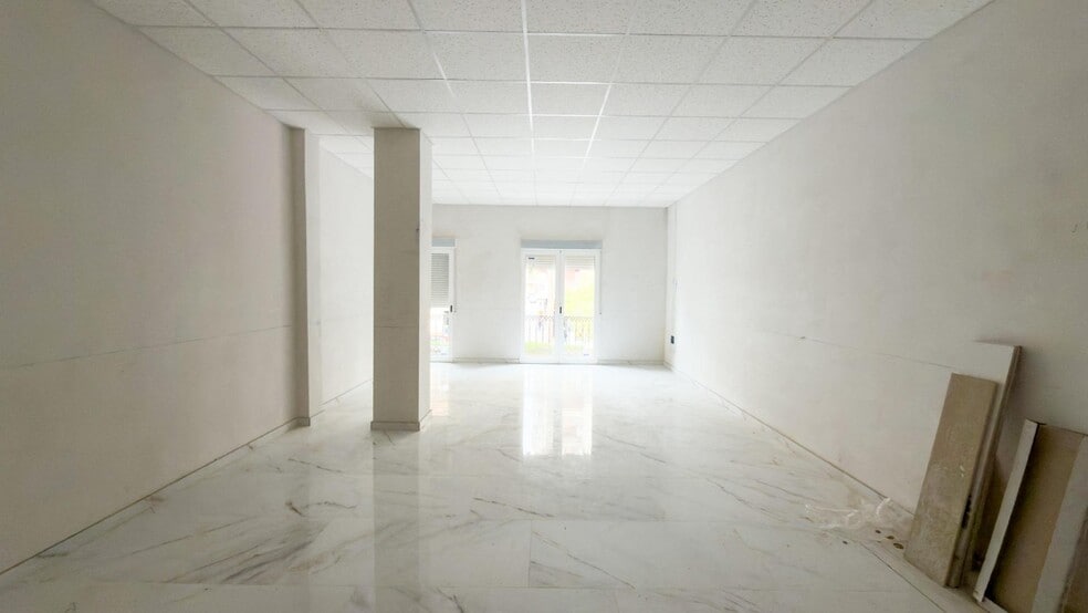 Retail in Cieza to rent - Interior Photo - Image 3 of 4
