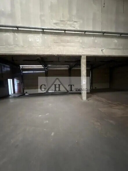 Industrial in Saint-Ouen-sur-Seine to rent - Interior Photo - Image 2 of 7