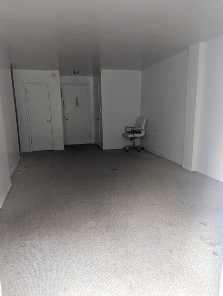 79-11 41st Ave, Elmhurst, NY for rent - Interior Photo - Image 2 of 7