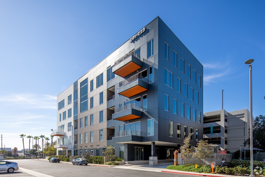 701 Campus Square W, El Segundo, CA for sale - Building Photo - Image 2 of 5