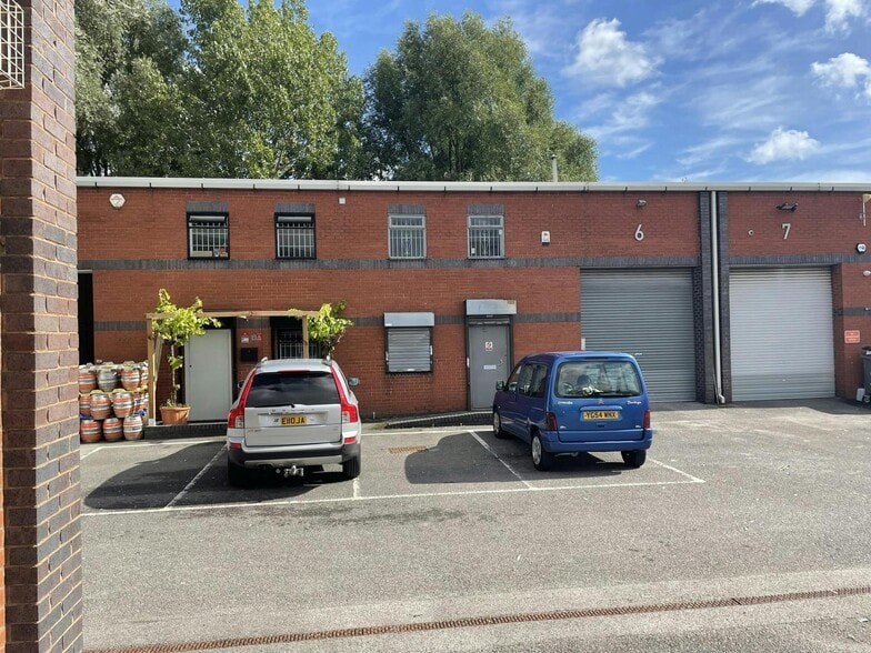 Poland St, Manchester to rent - Building Photo - Image 2 of 8