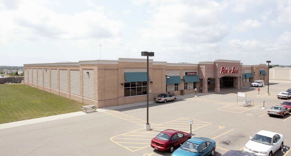 1495 Madison Ave, Fort Atkinson, WI for sale - Primary Photo - Image 1 of 1