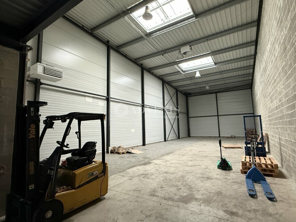 Light Industrial in Bussy-Saint-Georges to rent Interior Photo- Image 1 of 6