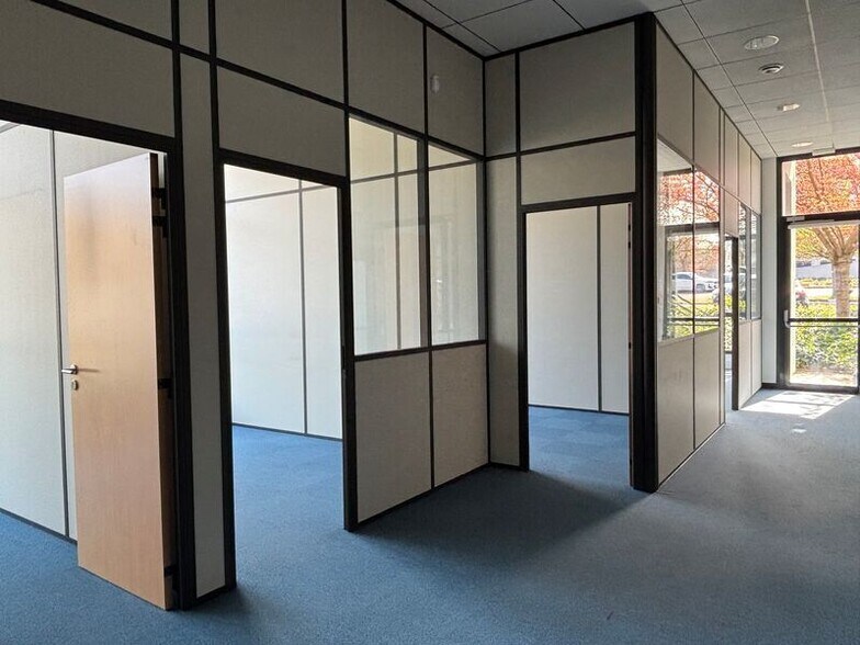 Office in Saint-Priest for sale - Interior Photo - Image 3 of 7