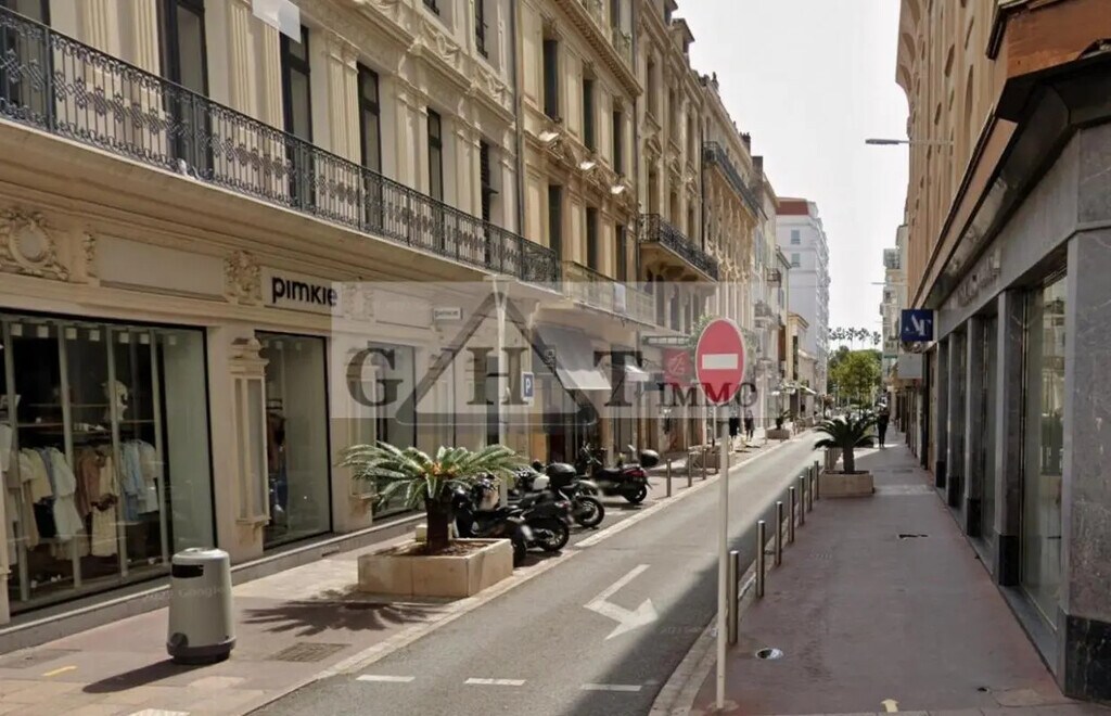 Location Commerce 77 m² - Photo 1